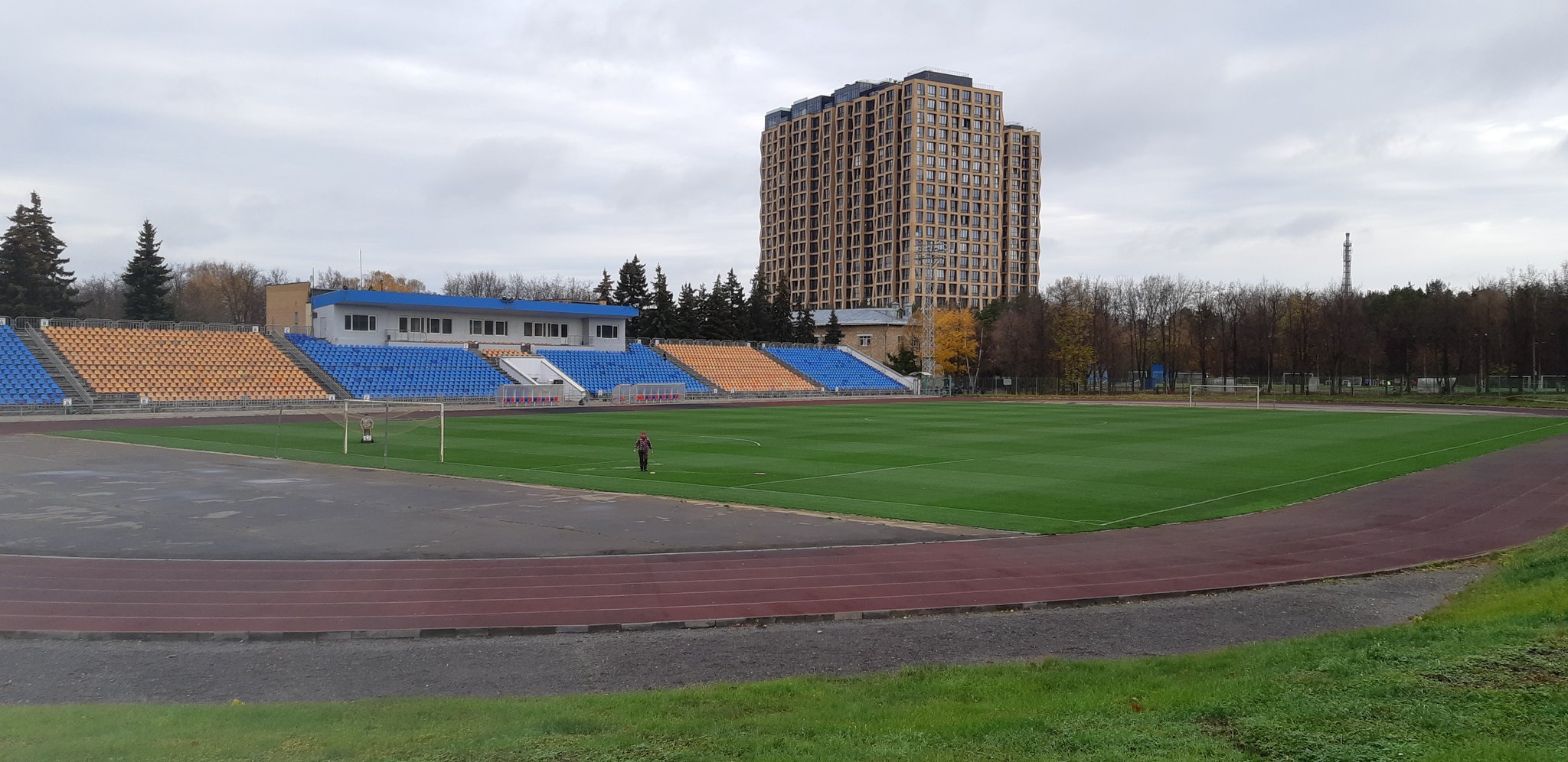 Стадион реутов